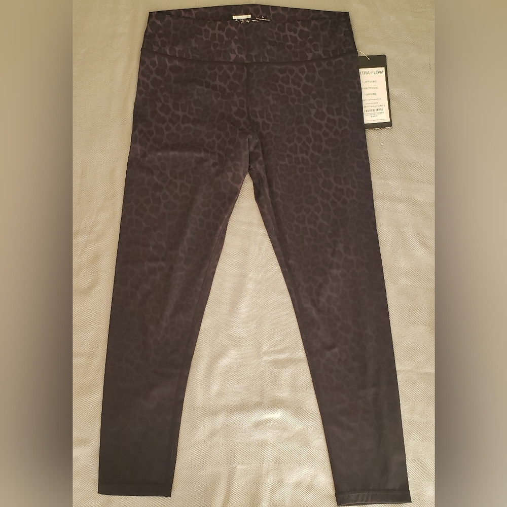 Vie Active Rockell 7/8 Charcoal Lepoard Print Leggings, L